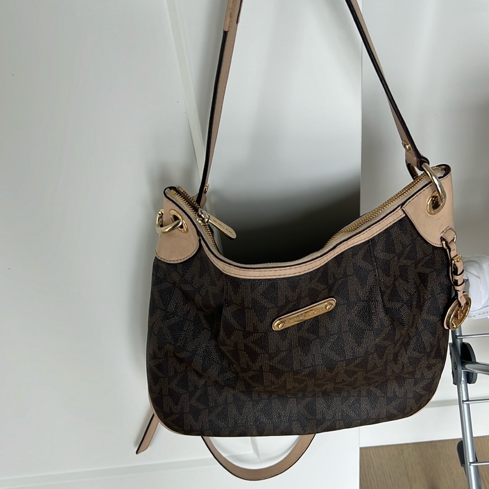 MICHAEL - MICHAEL KORS, Crossbody bag, used several times. In great condition.